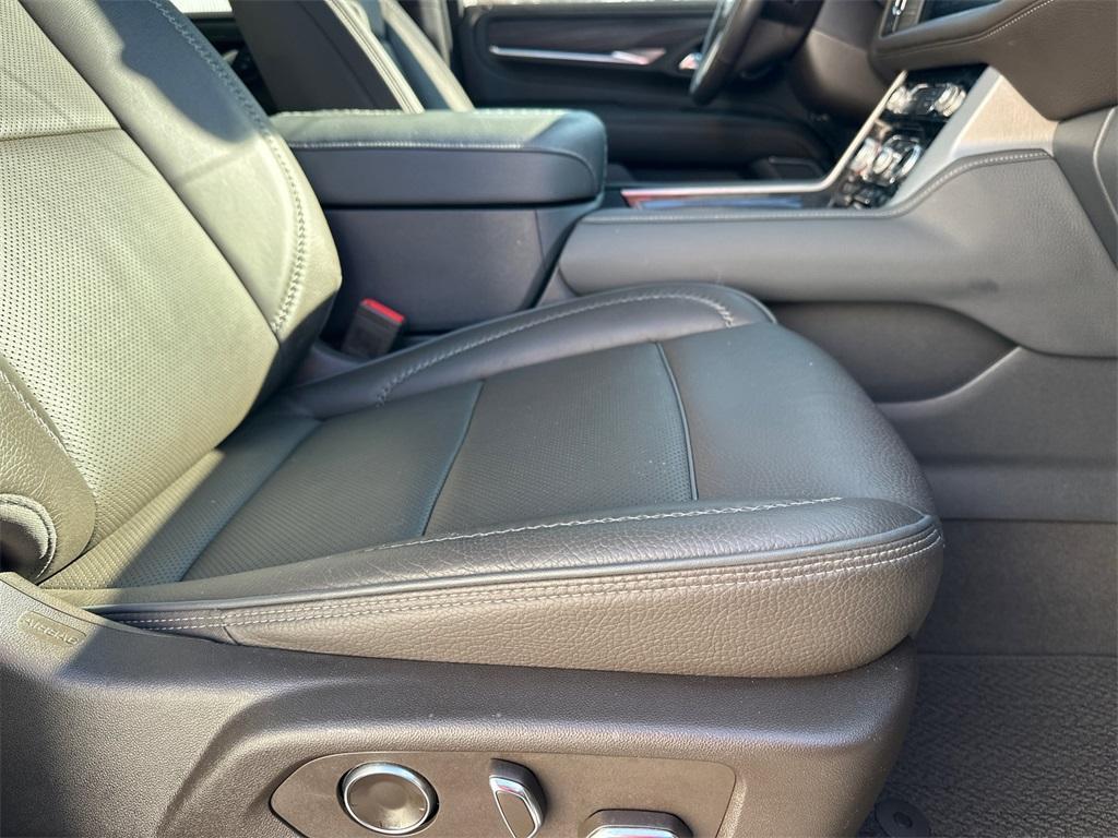 used 2022 GMC Yukon XL car, priced at $54,266