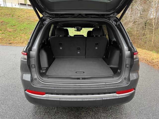 new 2026 Jeep Grand Cherokee car, priced at $47,690