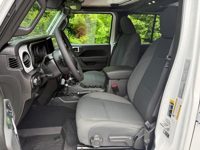 new 2025 Jeep Gladiator car, priced at $42,599