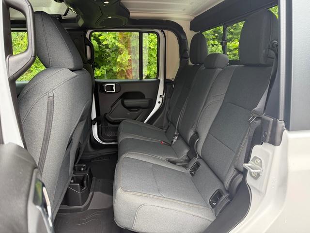 new 2025 Jeep Gladiator car, priced at $42,599