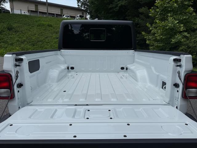 new 2025 Jeep Gladiator car, priced at $42,599