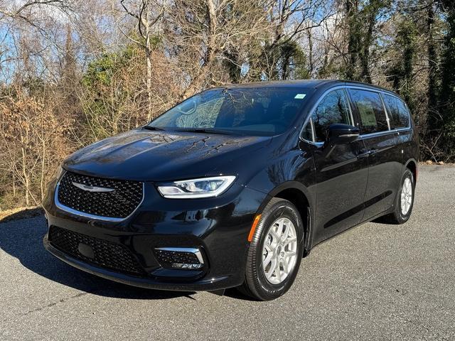 used 2025 Chrysler Pacifica car, priced at $36,999