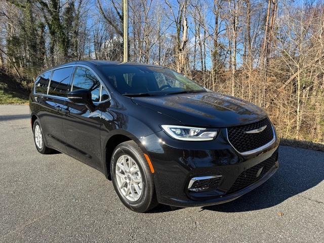 used 2025 Chrysler Pacifica car, priced at $36,999