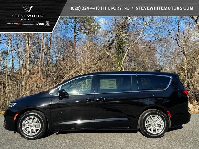 used 2025 Chrysler Pacifica car, priced at $36,999