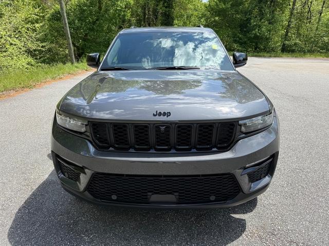 used 2025 Jeep Grand Cherokee car, priced at $42,999
