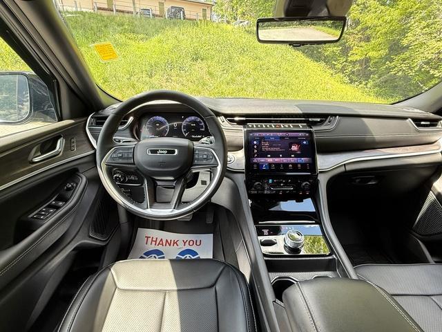 used 2025 Jeep Grand Cherokee car, priced at $42,999
