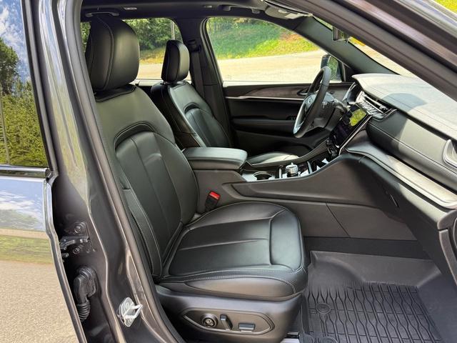 used 2025 Jeep Grand Cherokee car, priced at $42,999