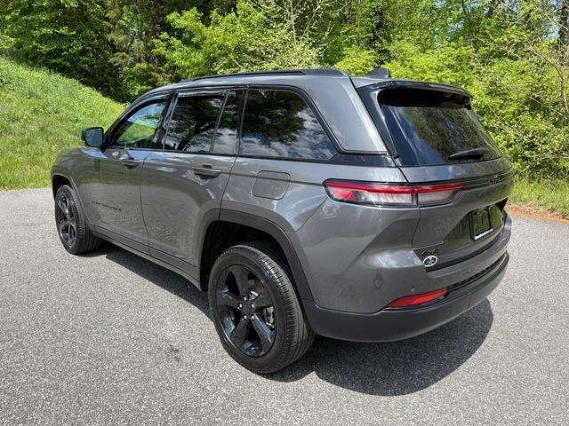 used 2025 Jeep Grand Cherokee car, priced at $42,999