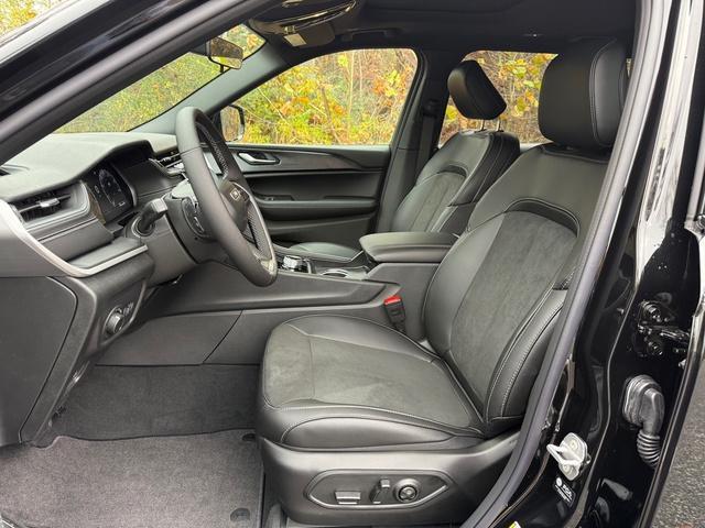 new 2025 Jeep Grand Cherokee L car, priced at $42,590