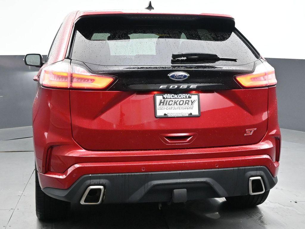 2022 Rapid Red Metallic Tinted Clearcoat Ford Edge