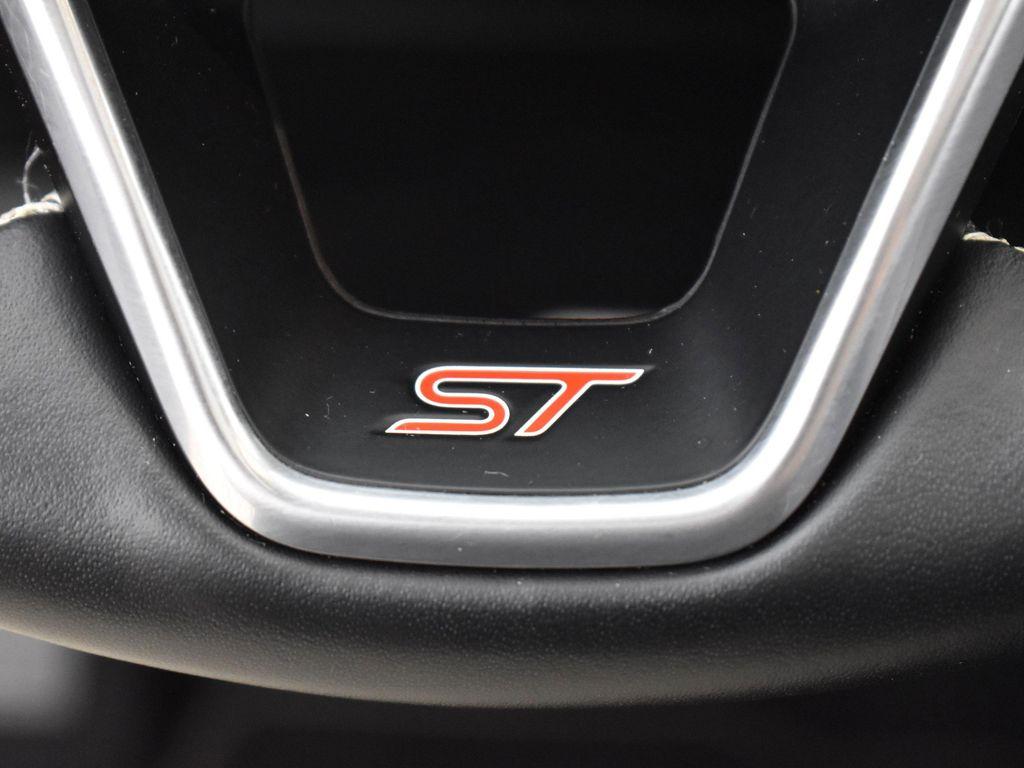 2022 Rapid Red Metallic Tinted Clearcoat Ford Edge