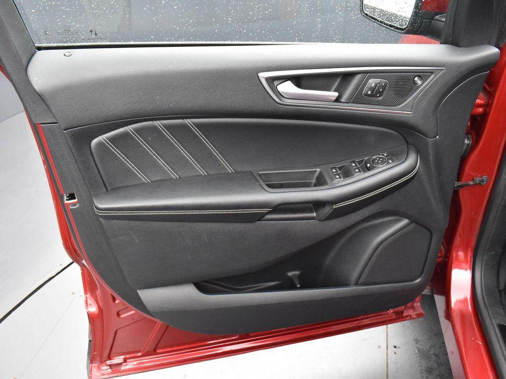 2022 Rapid Red Metallic Tinted Clearcoat Ford Edge