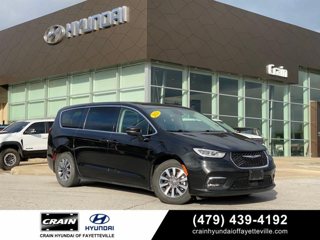 used 2023 Chrysler Pacifica Hybrid car, priced at $24,298