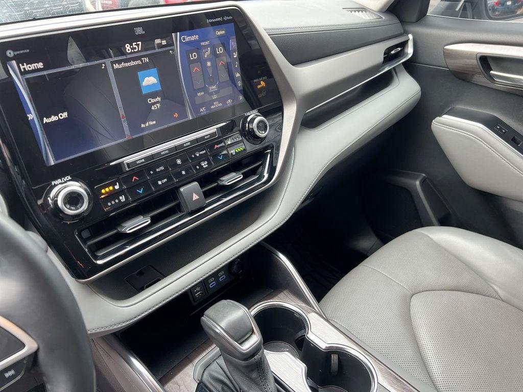 used 2022 Toyota Highlander Hybrid car, priced at $35,500