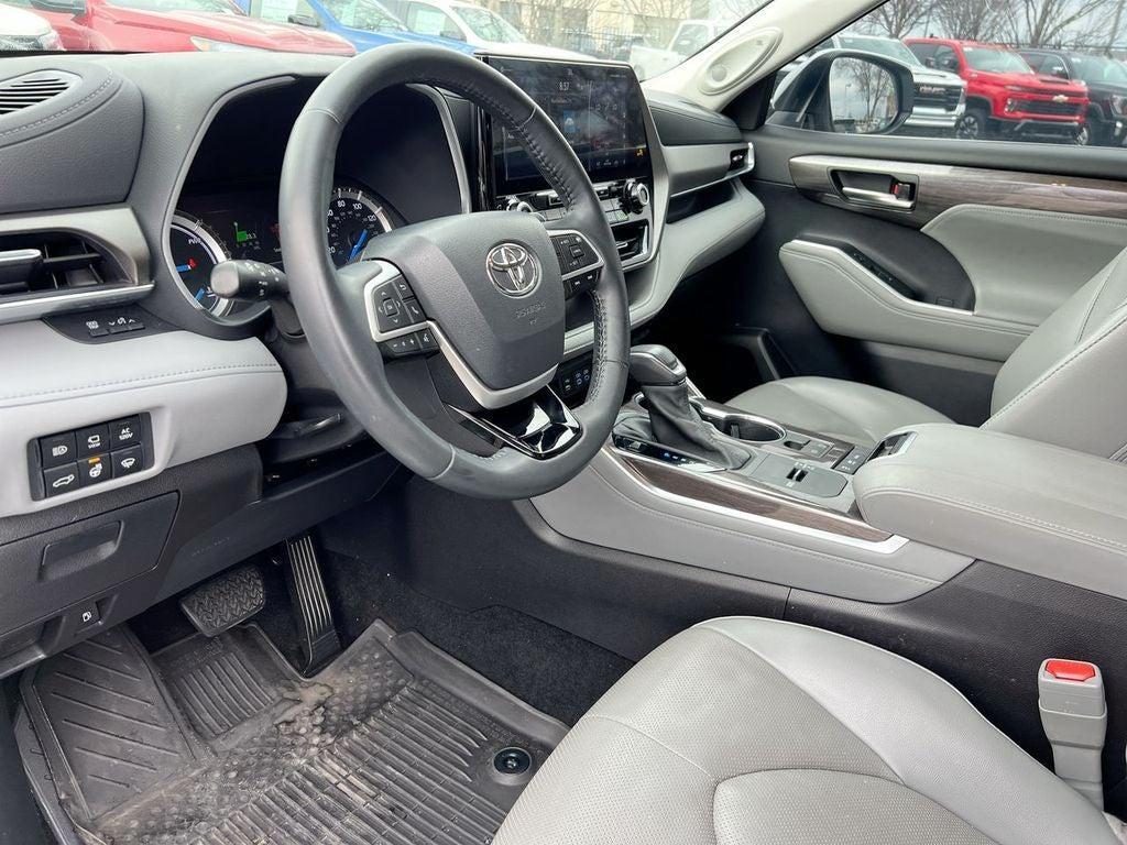 used 2022 Toyota Highlander Hybrid car, priced at $35,500