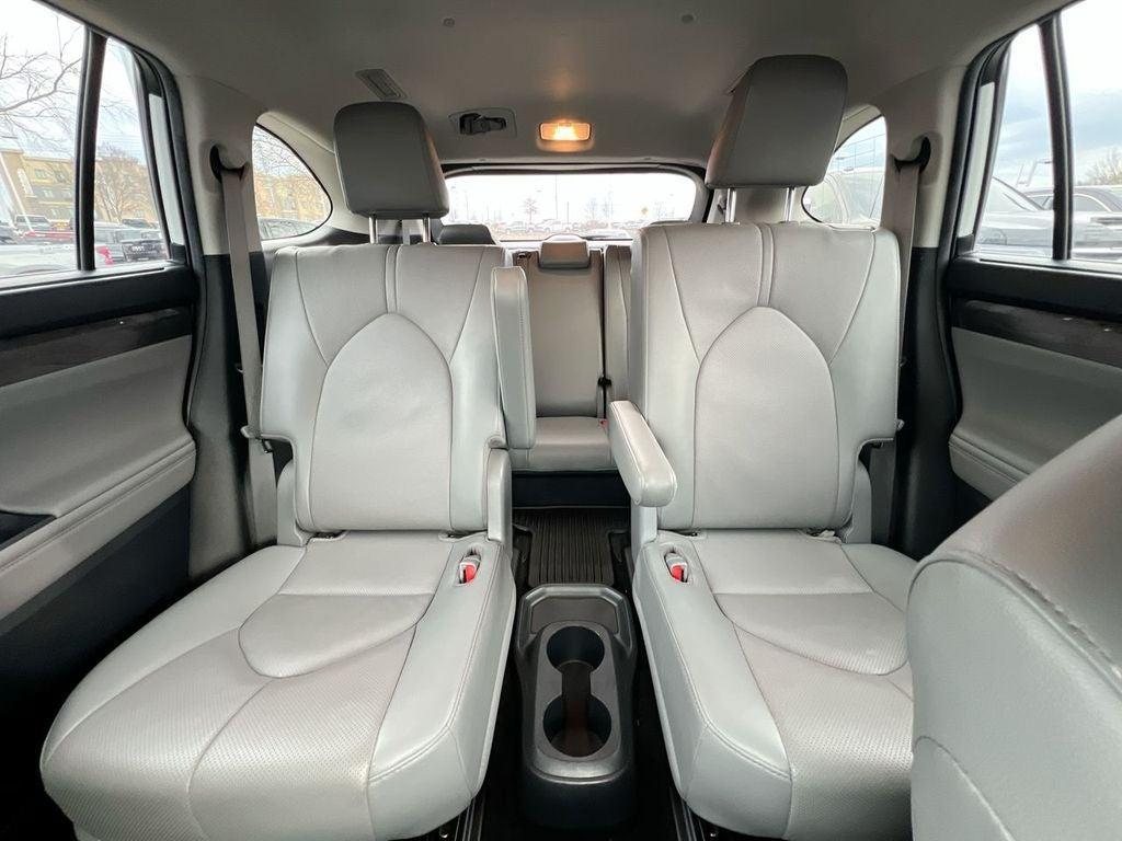 used 2022 Toyota Highlander Hybrid car, priced at $35,500