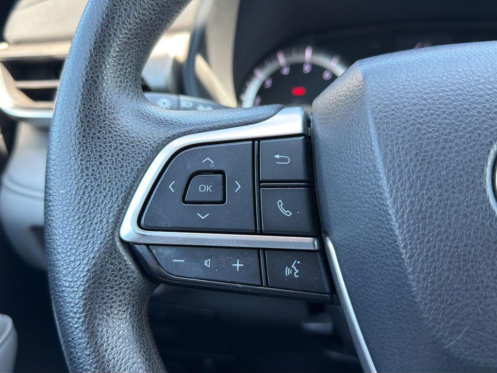 used 2022 Toyota Highlander car, priced at $29,324