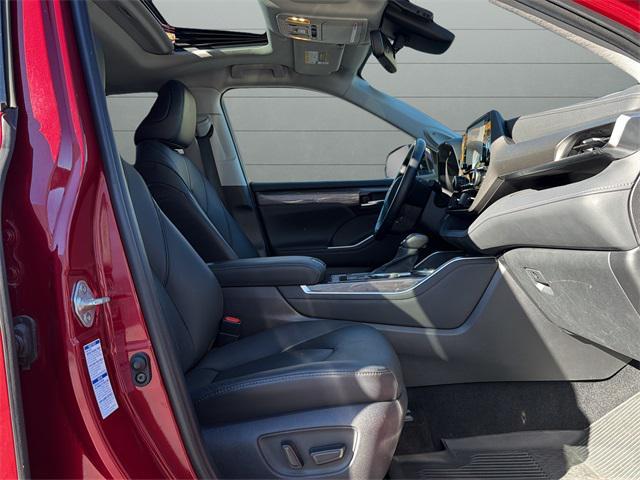 used 2021 Toyota Highlander Hybrid car, priced at $33,769