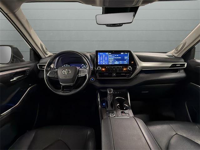 used 2021 Toyota Highlander car, priced at $33,292