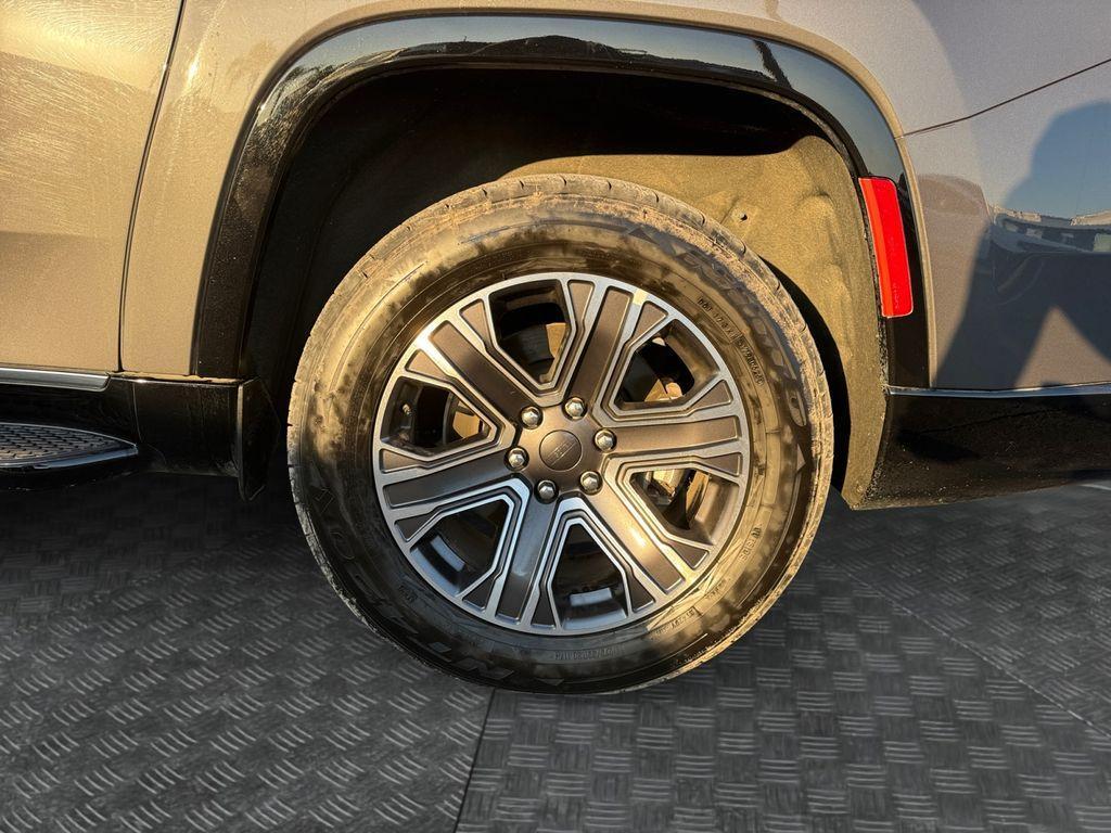 used 2024 Jeep Wagoneer L car, priced at $37,249