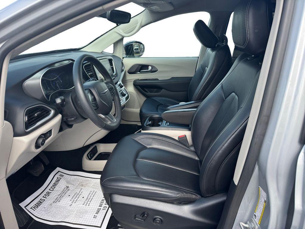 used 2024 Chrysler Pacifica car, priced at $27,987