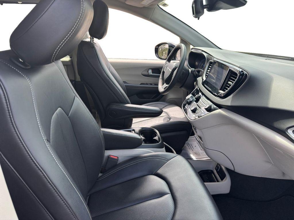 used 2024 Chrysler Pacifica car, priced at $28,649