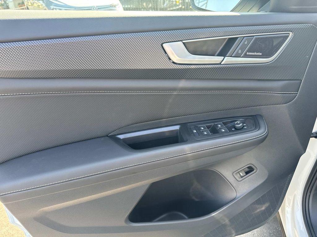 new 2025 Volkswagen Atlas Cross Sport car, priced at $53,500