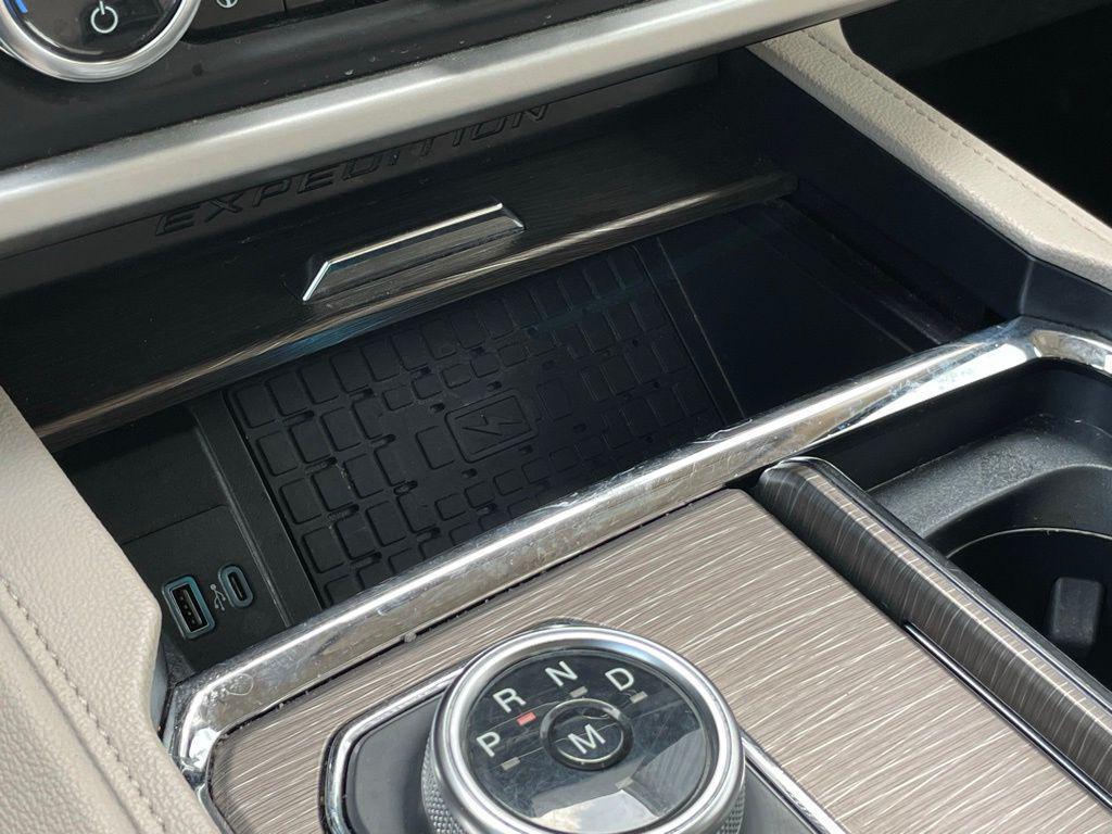used 2024 Ford Expedition car, priced at $45,598