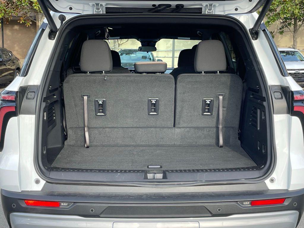 new 2026 Chevrolet Traverse car, priced at $38,990