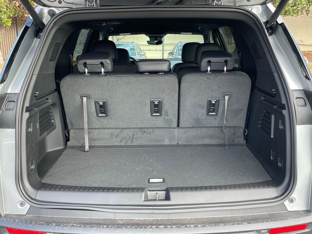 new 2026 Chevrolet Traverse car, priced at $43,490