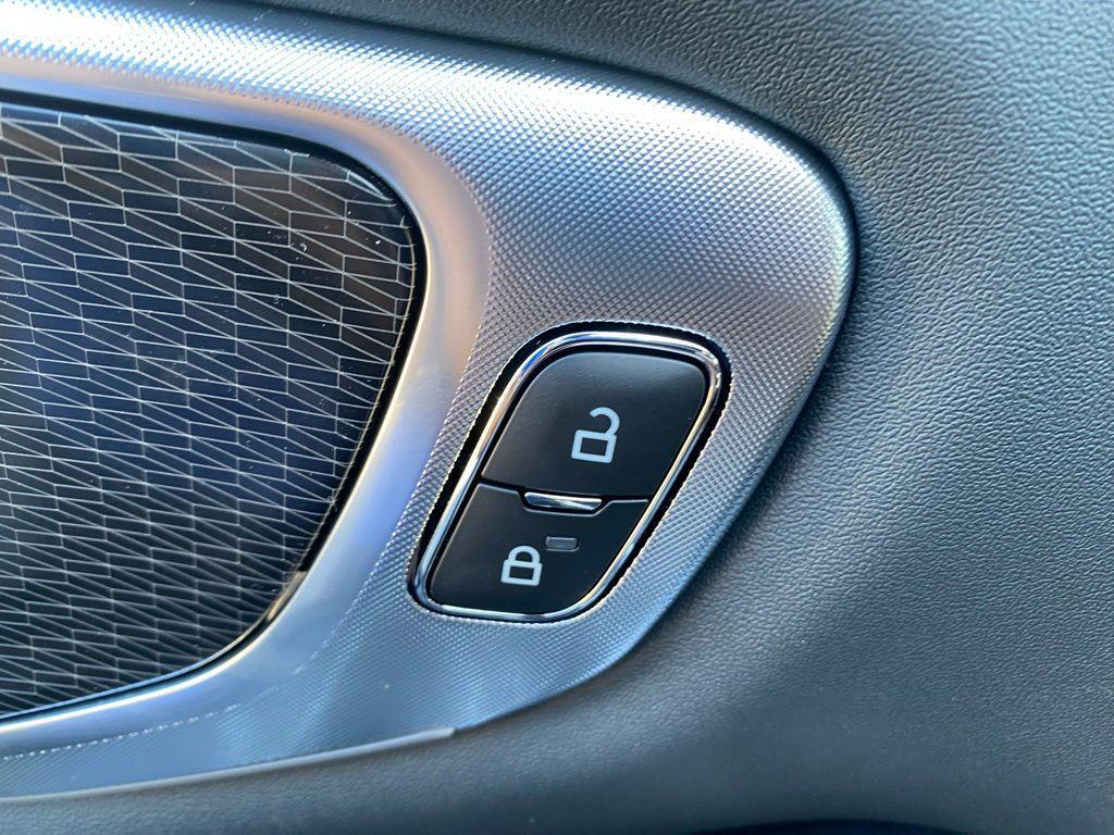 new 2025 Ford Expedition car, priced at $79,190