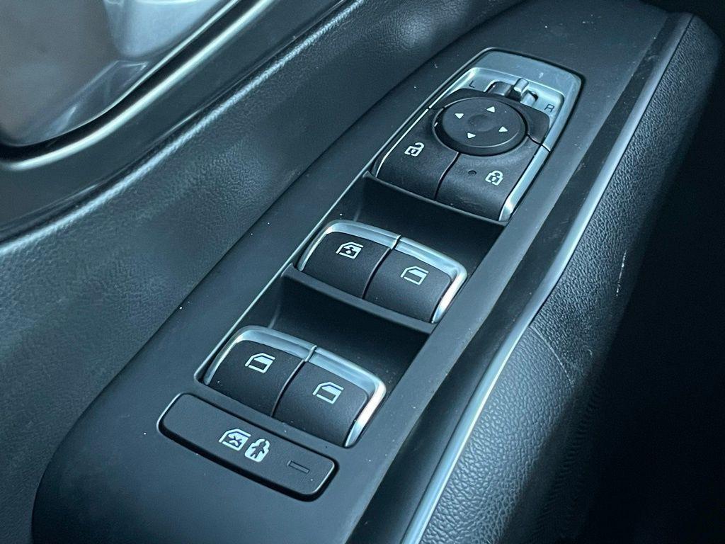 used 2022 Kia Sorento Hybrid car, priced at $22,893