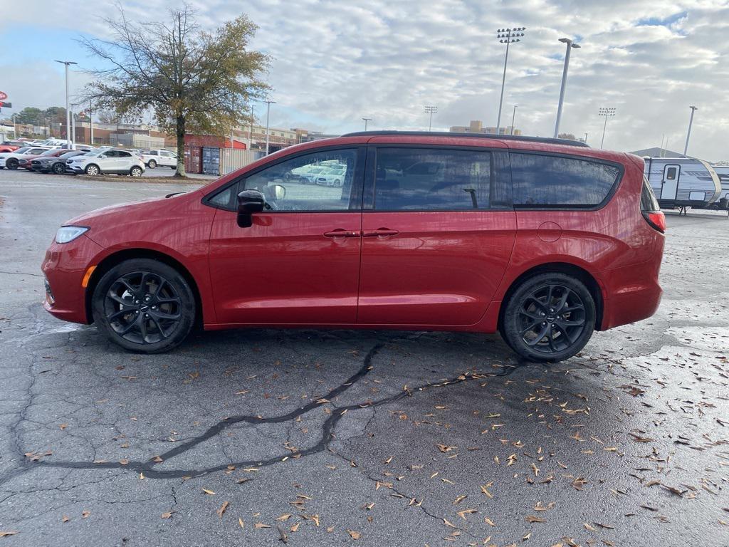 used 2025 Chrysler Pacifica car, priced at $33,399