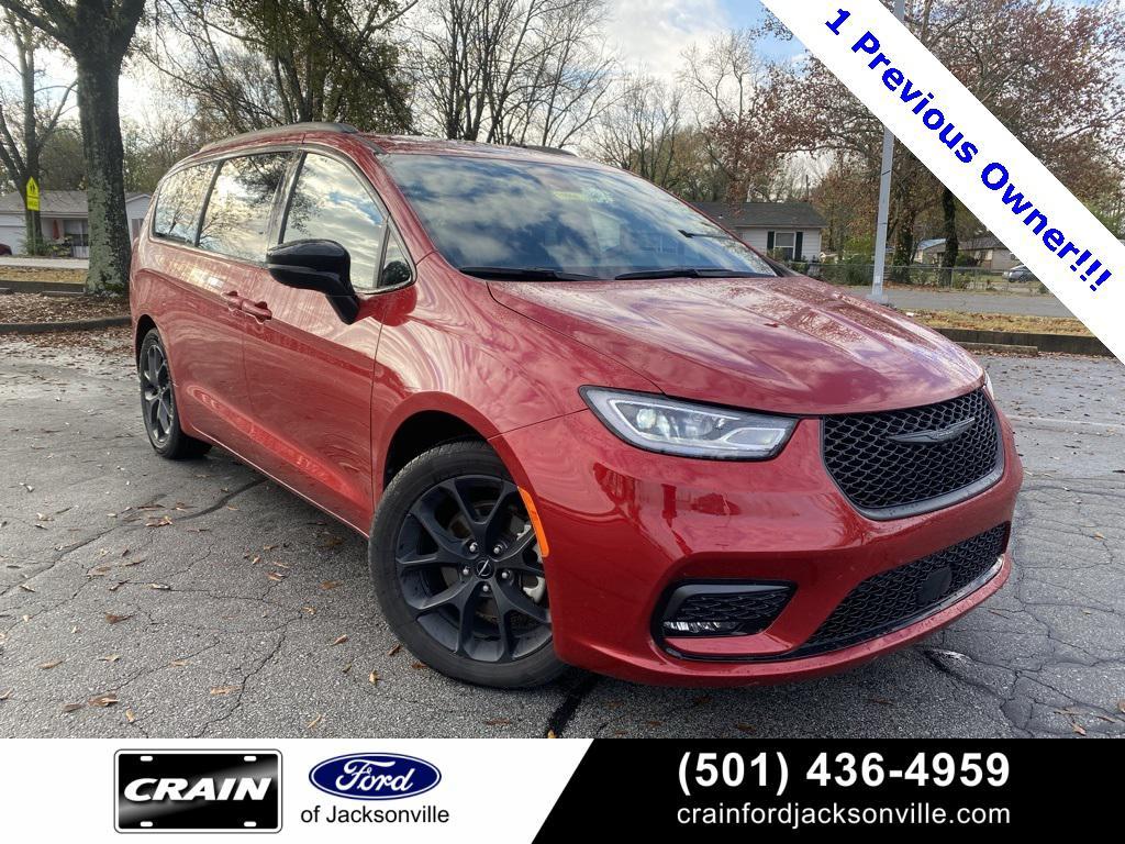 used 2025 Chrysler Pacifica car, priced at $33,399