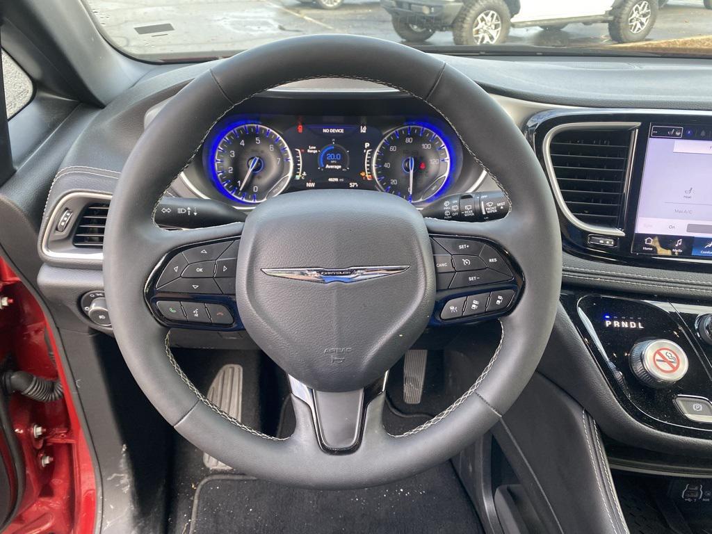 used 2025 Chrysler Pacifica car, priced at $33,399