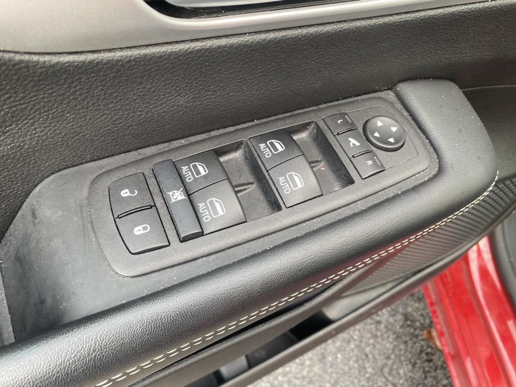 used 2025 Chrysler Pacifica car, priced at $33,399