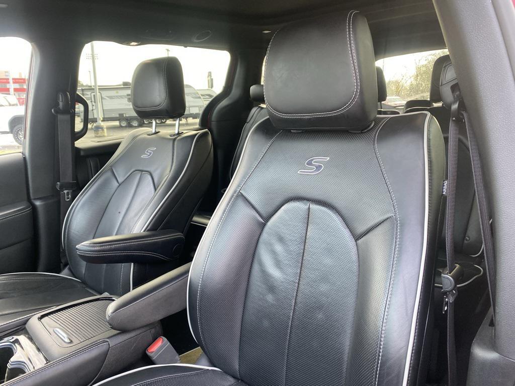 used 2025 Chrysler Pacifica car, priced at $33,399