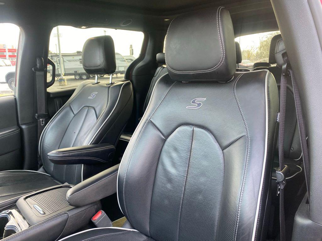 used 2025 Chrysler Pacifica car, priced at $31,998