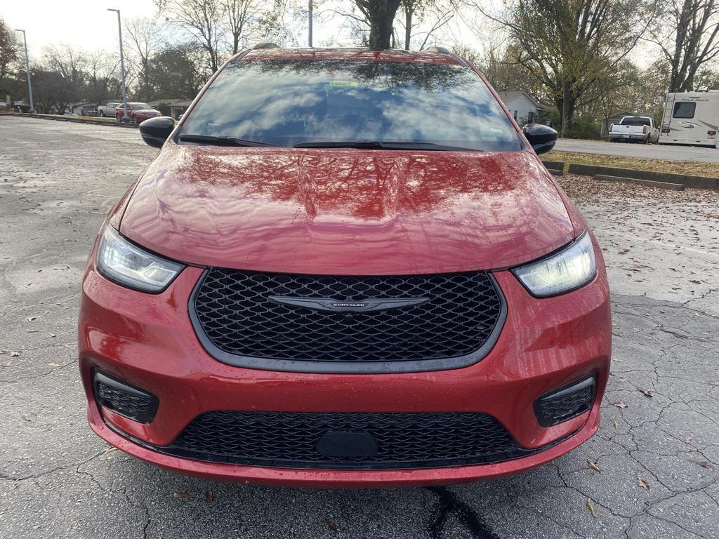 used 2025 Chrysler Pacifica car, priced at $33,399