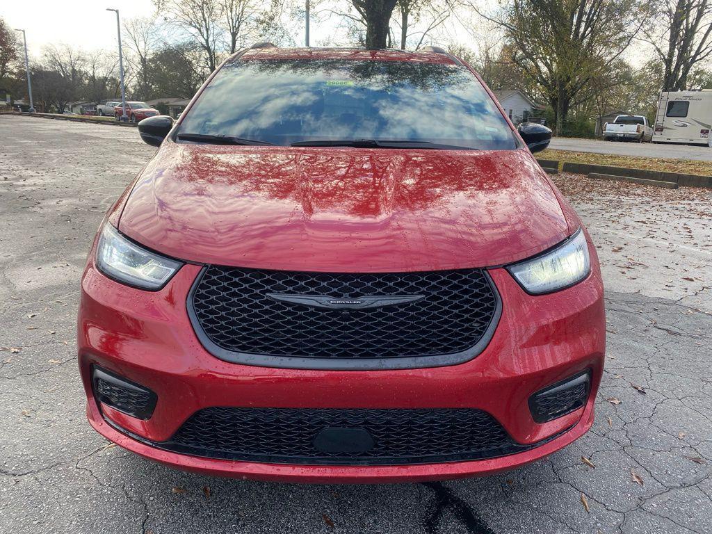 used 2025 Chrysler Pacifica car, priced at $31,998