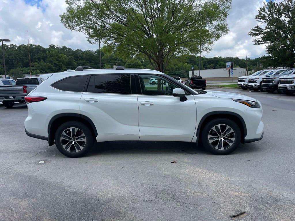 used 2022 Toyota Highlander car, priced at $31,072