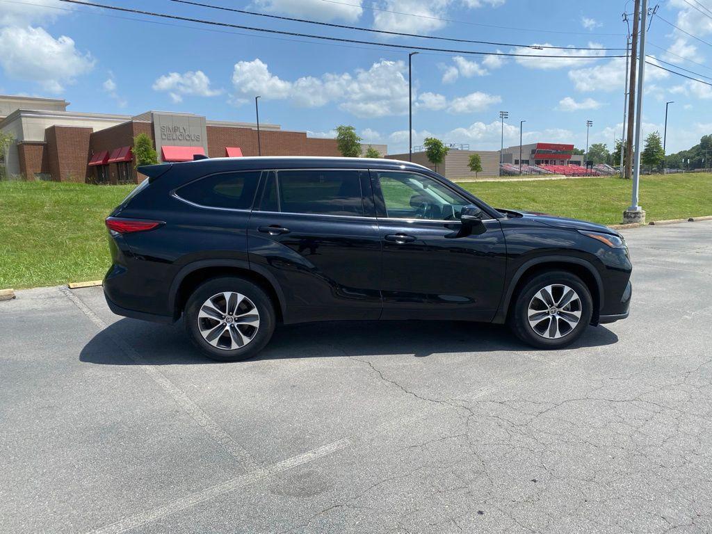 used 2022 Toyota Highlander car, priced at $31,512