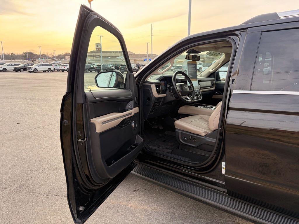 used 2024 Ford Expedition car, priced at $39,199