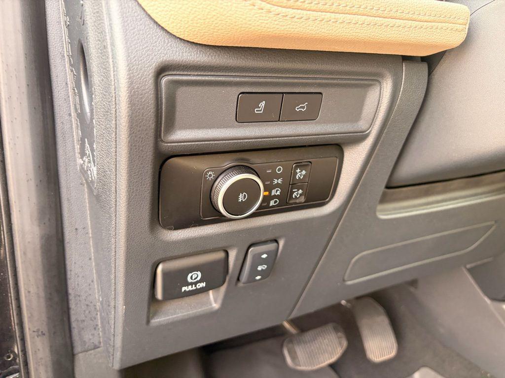 used 2024 Ford Expedition car, priced at $39,199