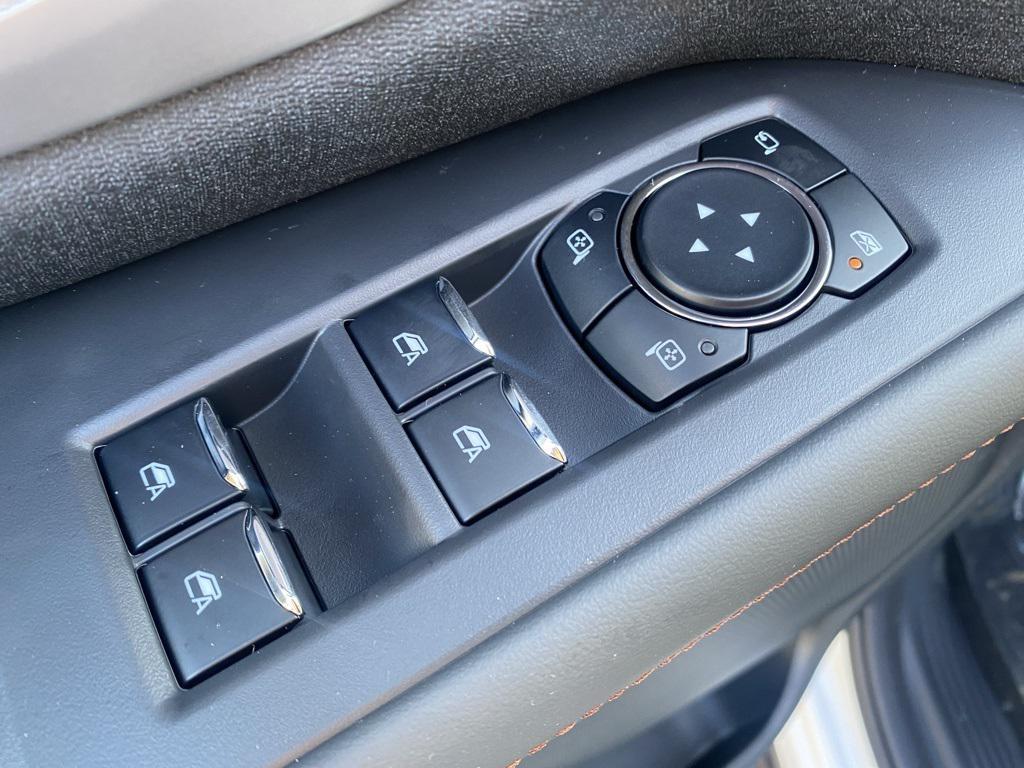 new 2025 Ford Expedition car, priced at $65,990