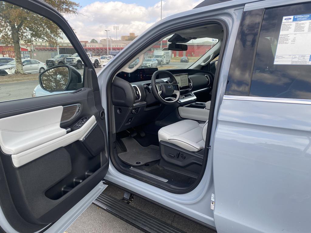 new 2025 Ford Expedition car, priced at $83,490