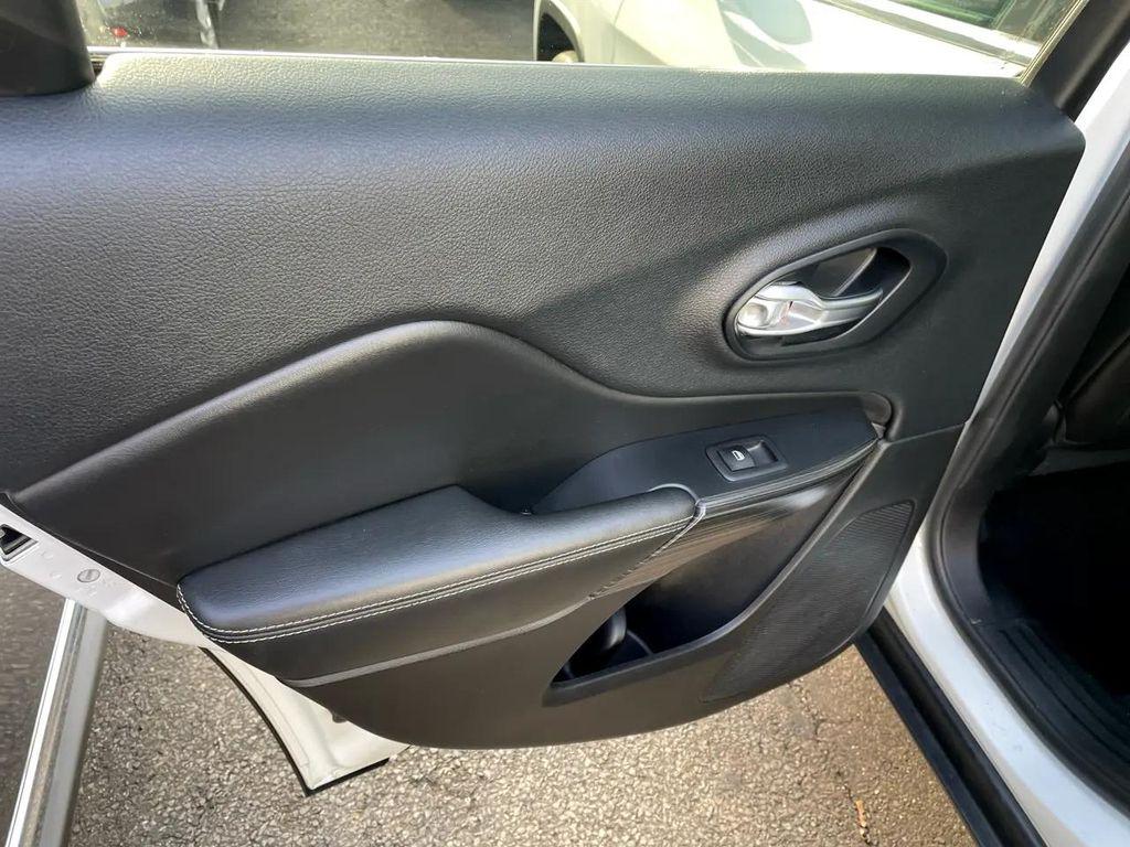 Bright White Clearcoat 2016 Jeep Cherokee Limited