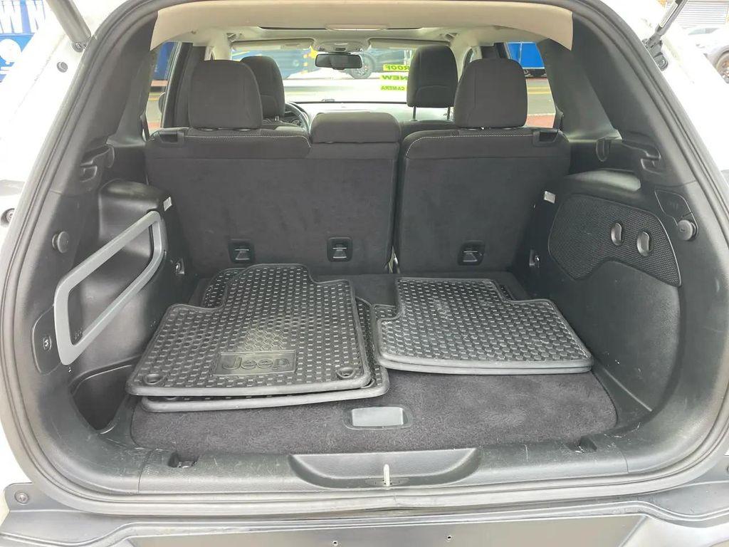 used 2016 Jeep Cherokee car, priced at $13,995