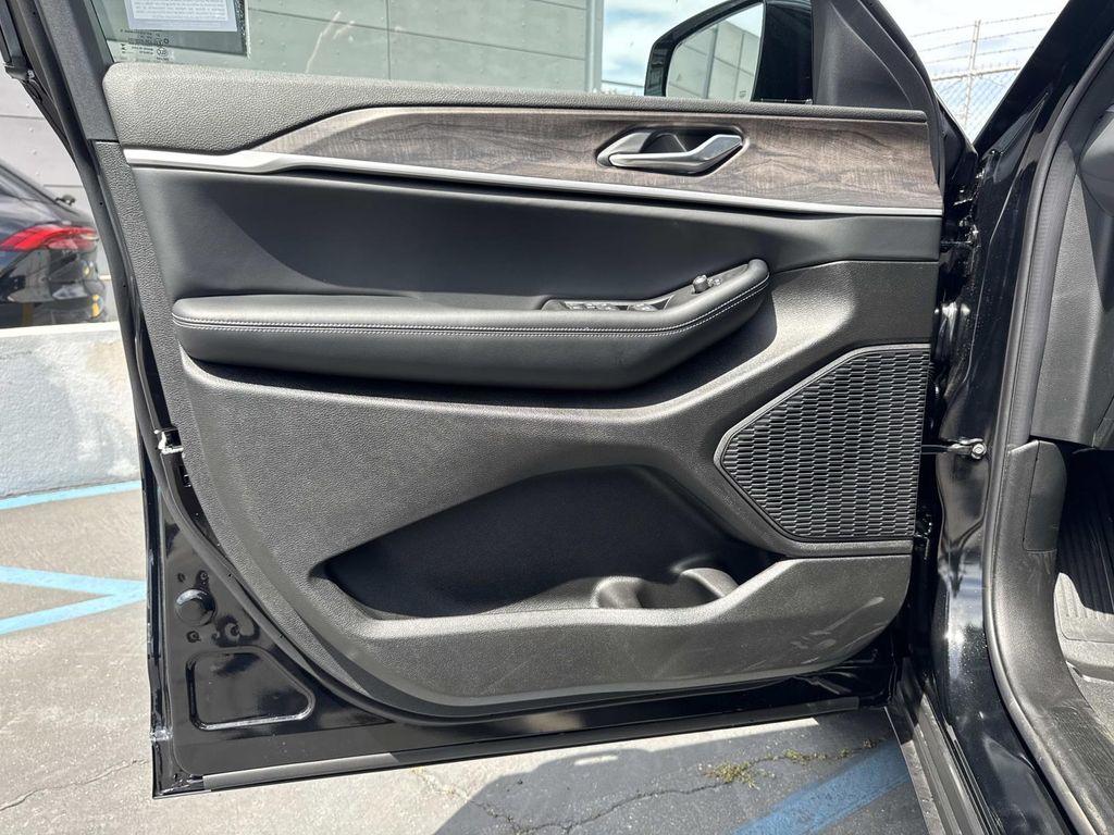 new 2026 Jeep Grand Cherokee car, priced at $43,030