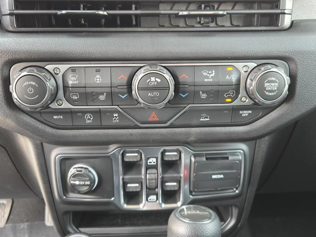 new 2026 Jeep Gladiator car, priced at $46,710